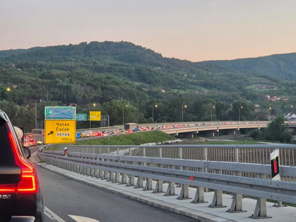 Džabe pretičete – brža traka ne postoji!