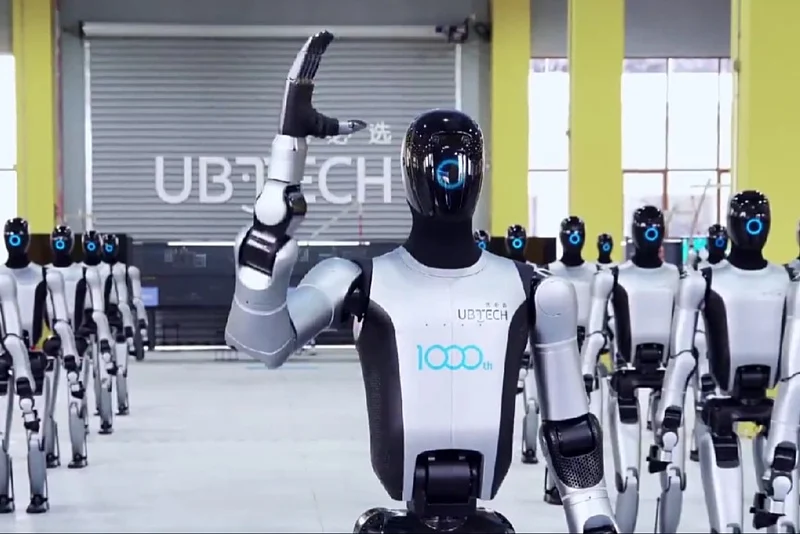 Kina počela koristiti UBTechove robote Walker S2 na granici s Vijetnamom!
