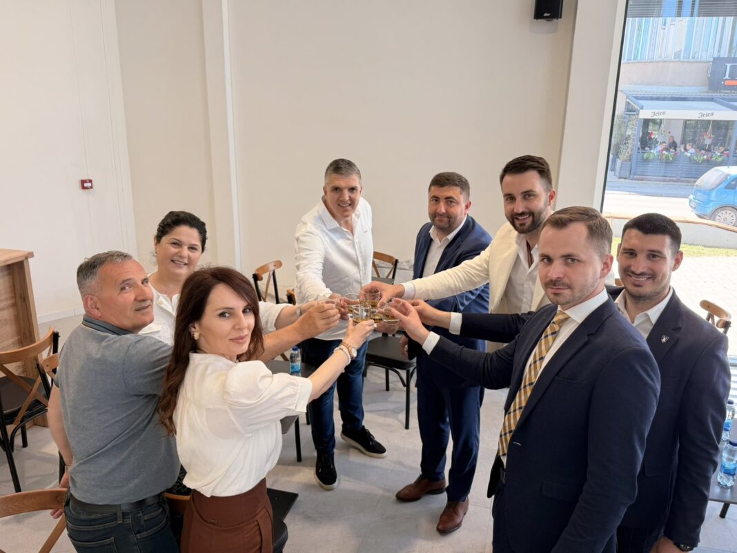 GRADSKIM JAVNIM PREVOZOM KROZ BIJELJINU…