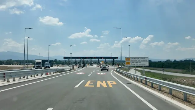 SRPSKIM AUTO-PUTEVIMA ZA TRI MESECA PROŠLO VIŠE OD 26 MILIONA VOZILA